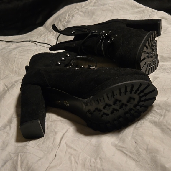 Heels - Picture 2 of 4